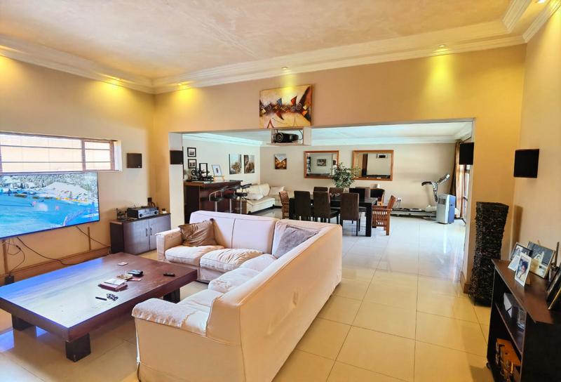 4 Bedroom Property for Sale in Clamhall Western Cape